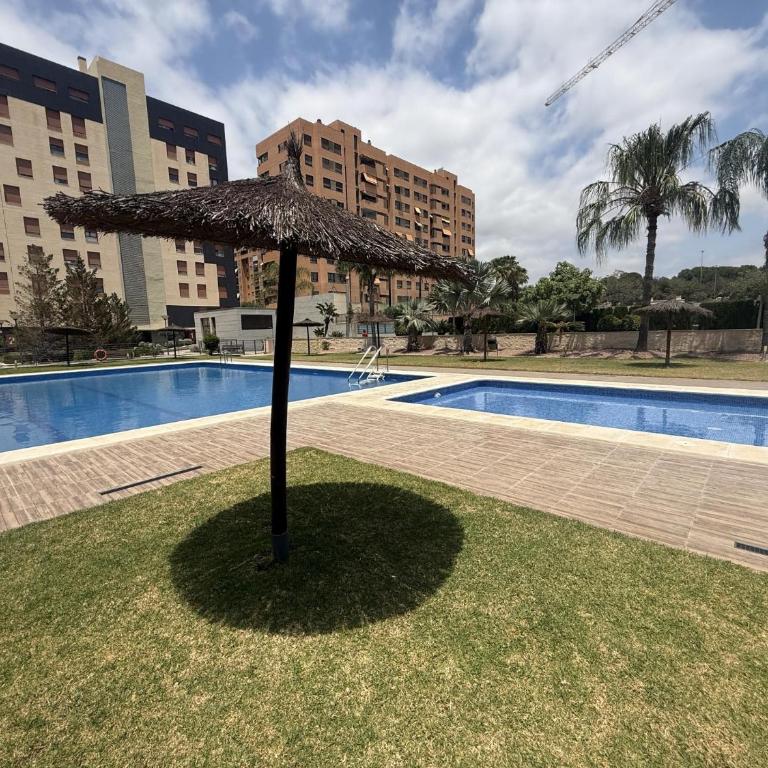 Apartamento con piscina, gimnasio y parking en Alicante by Turihome - Apartment - 3