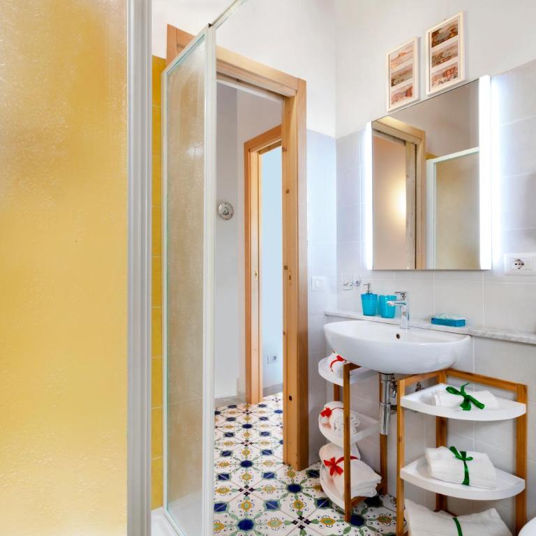 Gaiano Apt - Three-Bedroom Apartment with Terrace and Sea View - 10