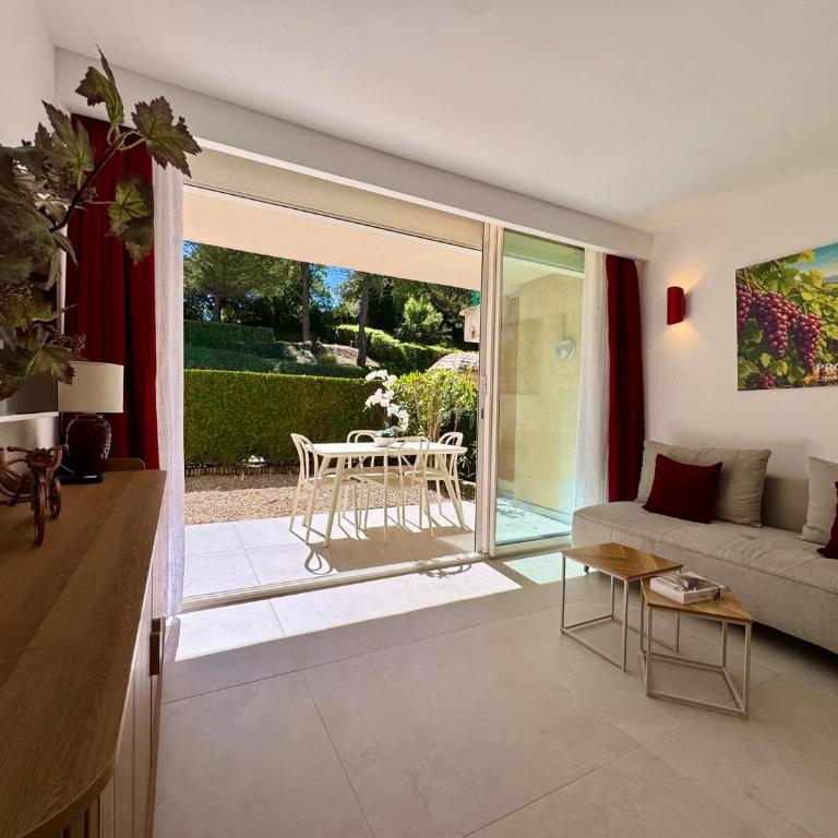 Résidence ALBIZIA - Cure Thermale, Piscine & Parking , Face au Château - Rénové 2026 - One-Bedroom Apartment with Garden - 9
