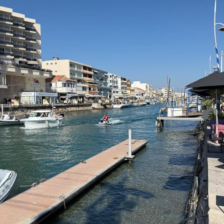 Appartement bord de mer tout équipé 4 personnes ,1 lit double et 1 lit superposé, accès direct plage, climatisation, parking privé gratuit - Appartement 2 Chambres - 29
