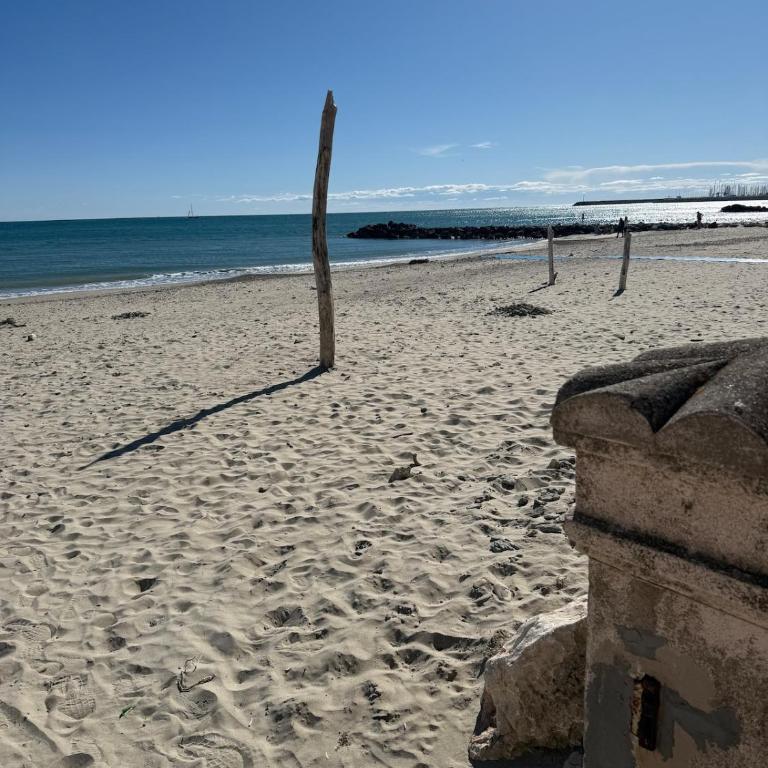 Appartement bord de mer tout équipé 4 personnes ,1 lit double et 1 lit superposé, accès direct plage, climatisation, parking privé gratuit - Appartement 2 Chambres - 21
