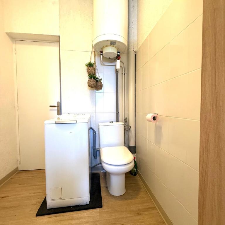 Appartement bord de mer tout équipé 4 personnes ,1 lit double et 1 lit superposé, accès direct plage, climatisation, parking privé gratuit - Appartement 2 Chambres - 12