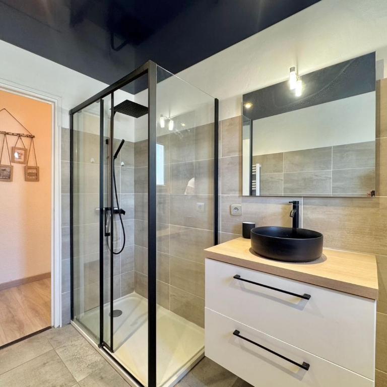 T3 Lumineux - Proche plage, Parking Privé - 6 pers - Apartment mit 2 Schlafzimmern - 8