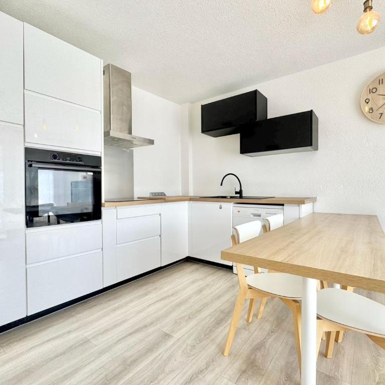 T3 Lumineux - Proche plage, Parking Privé - 6 pers - Apartment mit 2 Schlafzimmern - 2