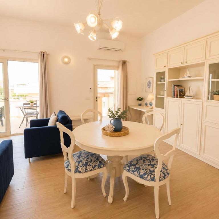 Villa with garden, beach 100 meters away, BBQ and AC - Two-Bedroom Apartment - 2