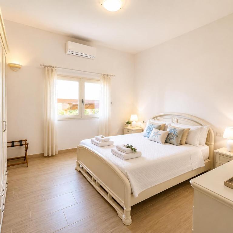 Villa with garden, beach 100 meters away, BBQ and AC - Two-Bedroom Apartment - 4