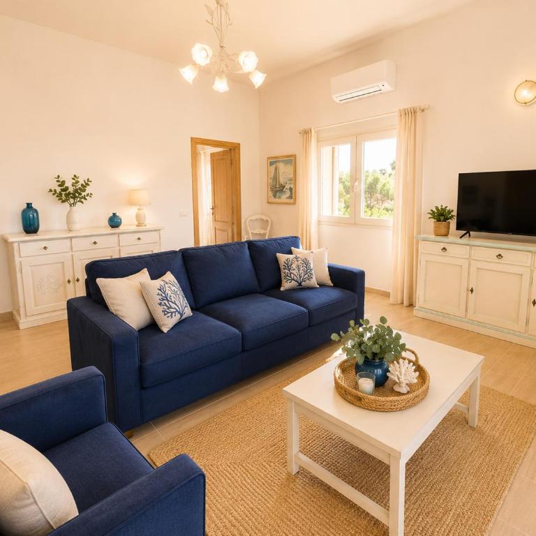 Villa with garden, beach 100 meters away, BBQ and AC - Two-Bedroom Apartment - 10