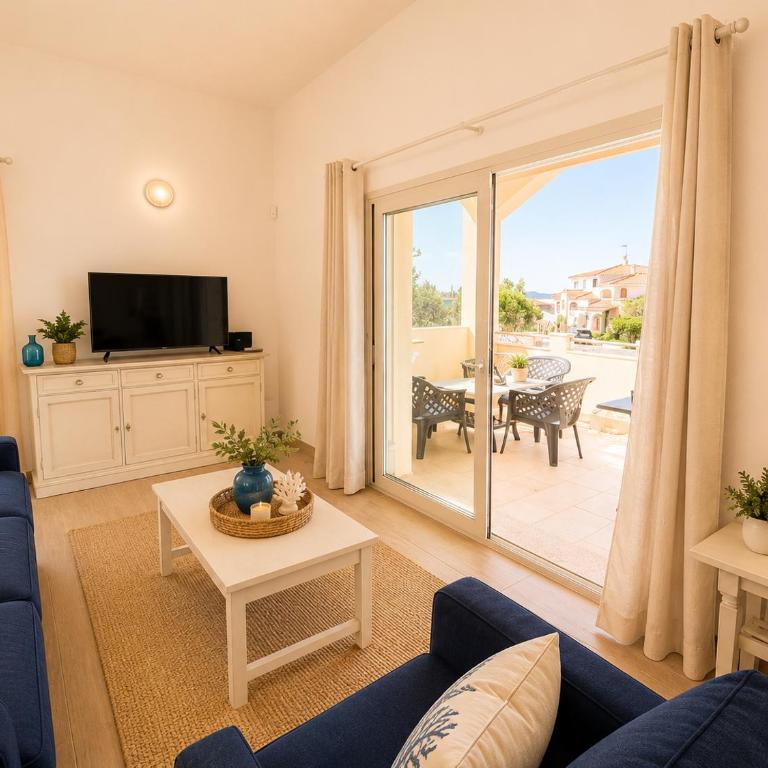 Villa with garden, beach 100 meters away, BBQ and AC - Two-Bedroom Apartment - 9