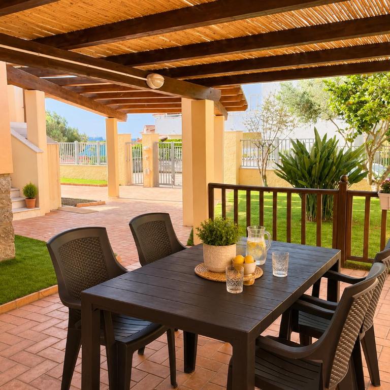 Villa with garden, beach 100 meters away, BBQ and AC - Two-Bedroom Apartment - 14