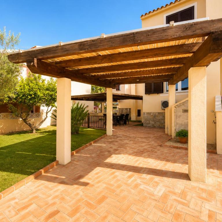 Villa with garden, beach 100 meters away, BBQ and AC - Two-Bedroom Apartment - 16