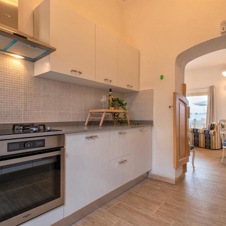 Villa with garden, beach 100 meters away, BBQ and AC - Two-Bedroom Apartment - 24