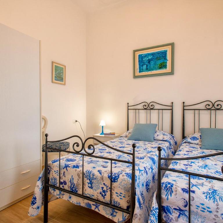 Villa with garden, beach 100 meters away, BBQ and AC - Two-Bedroom Apartment - 33