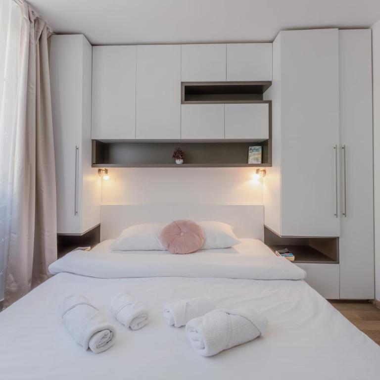 2BDR apartment in the city center next to the Cathedral - Two-Bedroom Apartment - 4
