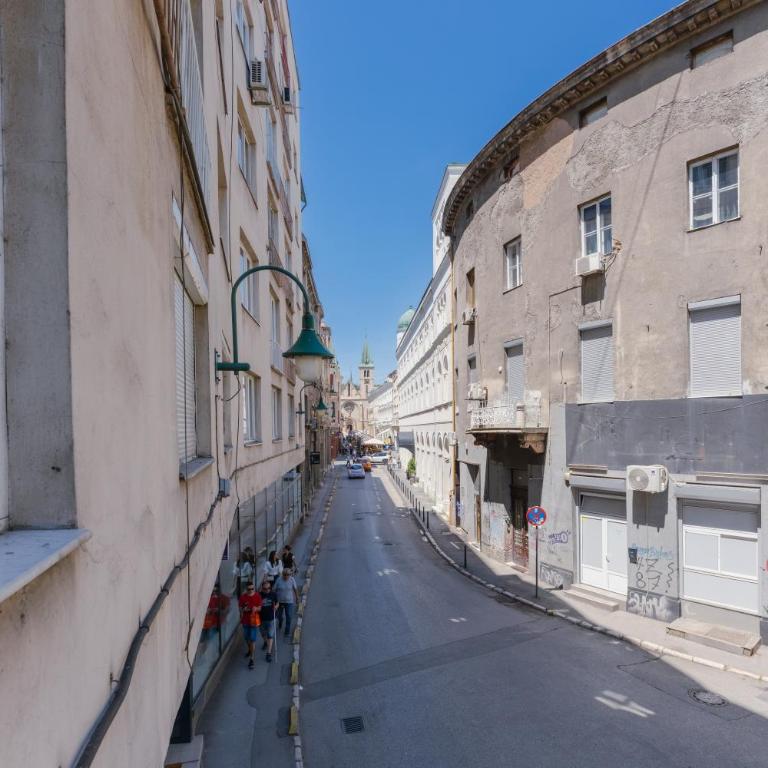 2BDR apartment in the city center next to the Cathedral - Two-Bedroom Apartment - 28