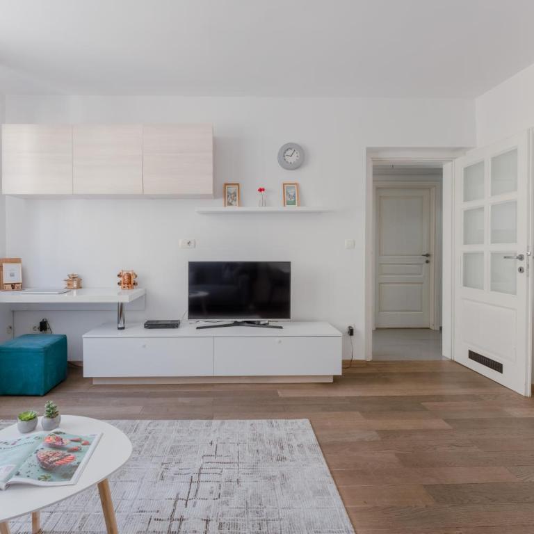 2BDR apartment in the city center next to the Cathedral - Two-Bedroom Apartment - 42