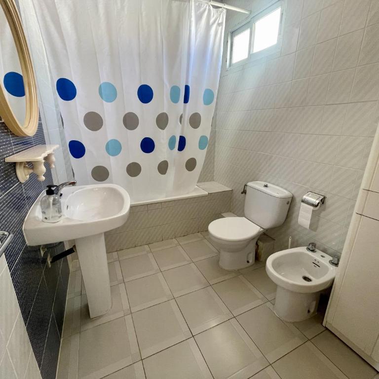 Adosado con Jardín, Parking y Toboganes Acuáticos - Casa de 3 dormitorios - 18