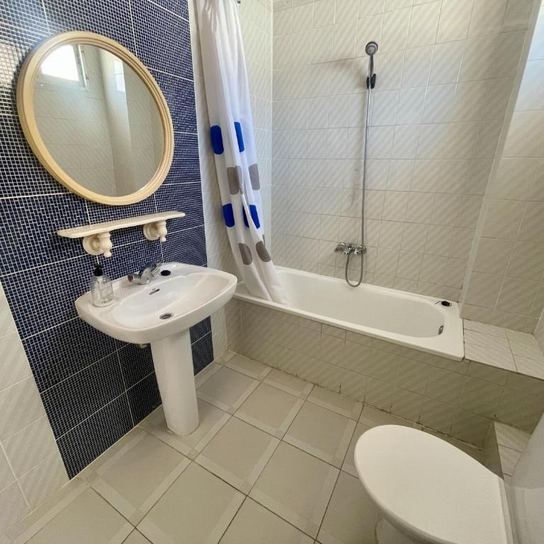 Adosado con Jardín, Parking y Toboganes Acuáticos - Casa de 3 dormitorios - 26