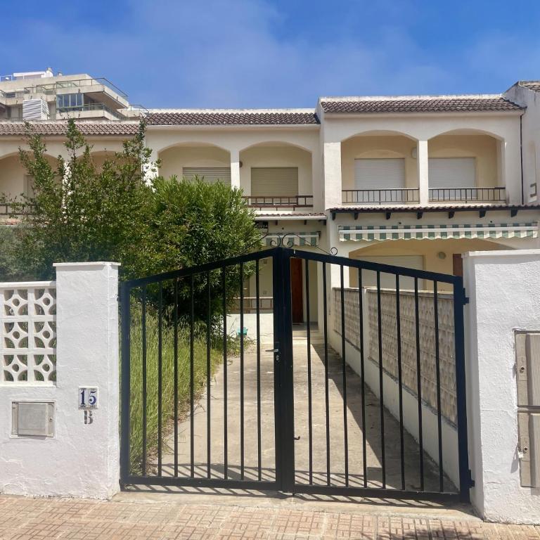 Adosado con Jardín, Parking y Toboganes Acuáticos - Casa de 3 dormitorios - 34