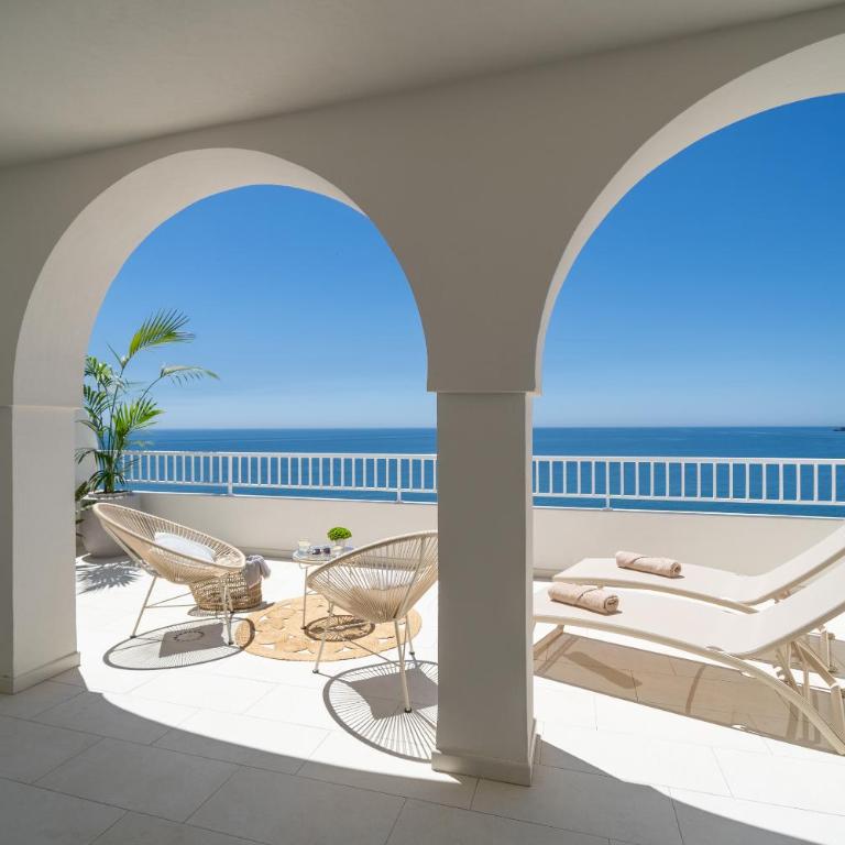 Hotel Helios Costa Tropical - Sala panorámica con vistas al mar y bañera de hidromasaje en la terraza - 3