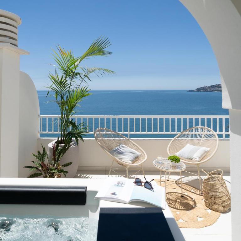 Hotel Helios Costa Tropical - Sala panorámica con vistas al mar y bañera de hidromasaje en la terraza - 1