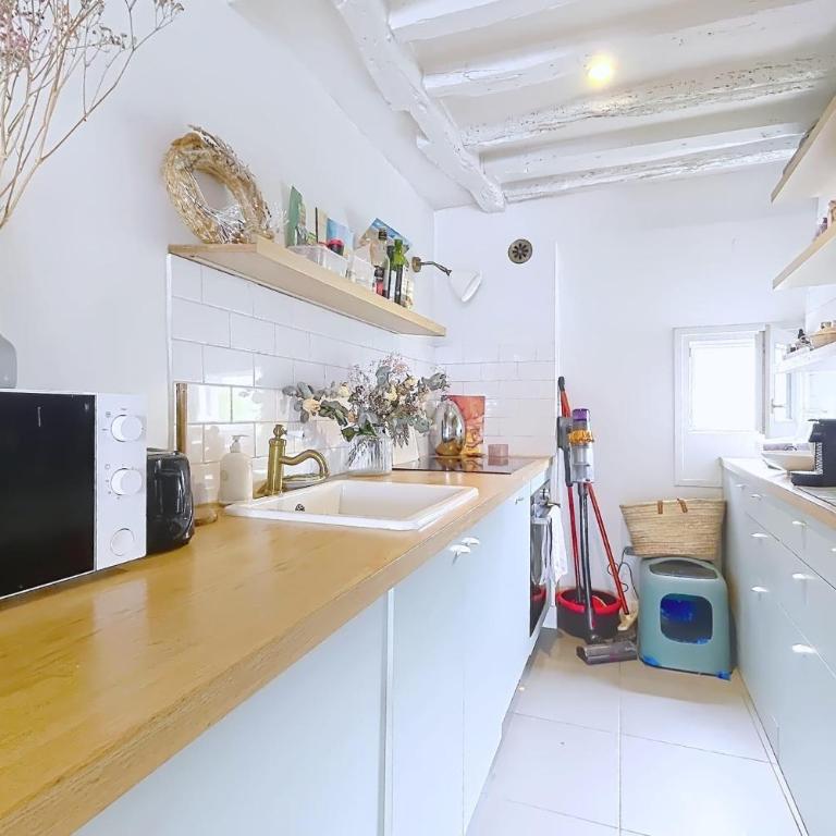Charmant Duplex Place des Vosges - Appartement - 9
