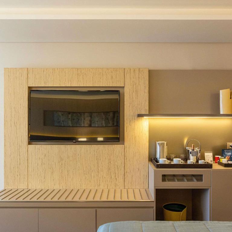 Palladio Hotel Buenos Aires - MGallery Collection - Deluxe Queen Suite with Park View - Mobility Accessible - 4