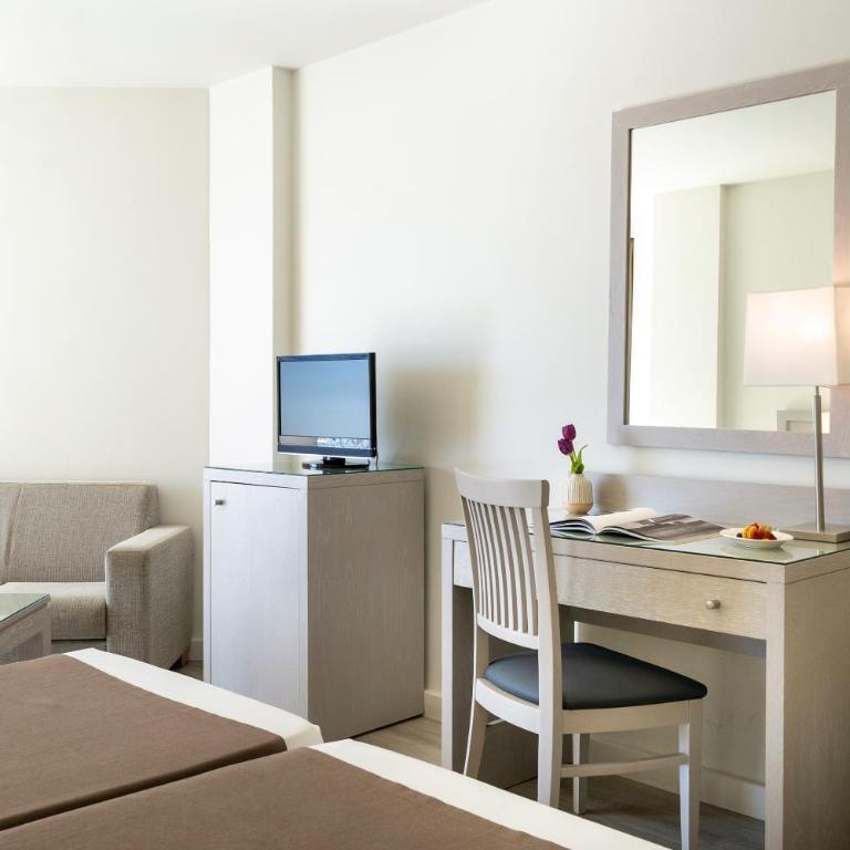 Hotel Helios Costa Tropical - Habitación Doble Estándar con vistas laterales al mar - 2 camas - 3