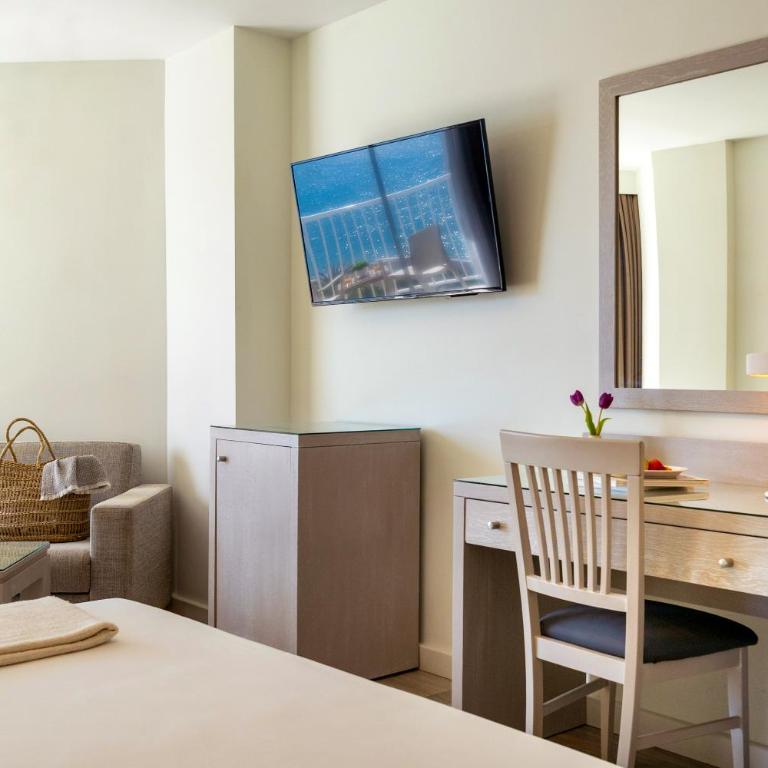 Hotel Helios Costa Tropical - Habitación Doble Supreme con vistas laterales al mar - 5