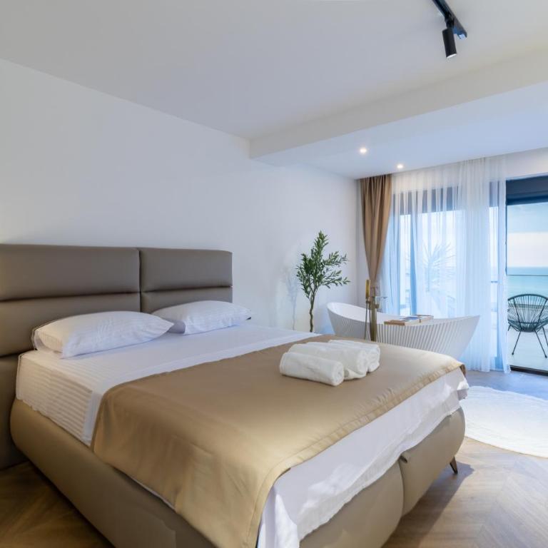 Porto Bruno Luxury Apartments Ulcinj - Deluxe Double Room with Bath - 2