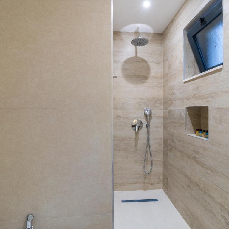 Porto Bruno Luxury Apartments Ulcinj - Deluxe Double Room with Bath - 8