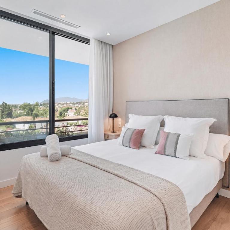 VACATION MARBELLA I Villa The Address, Brand-New Villa, Private Turquoise Pool, 6BDR, Prime Golf Valley Location, Minutes from Puerto Banus, Luxury Interiors, Private GYM, Lounge Bar - Villa Deluxe - 18