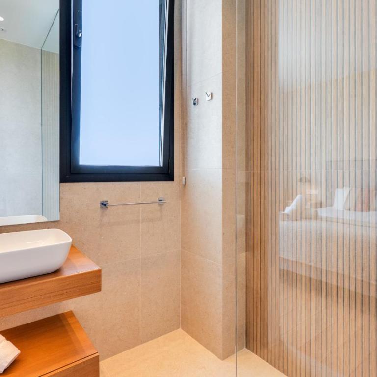 VACATION MARBELLA I Villa The Address, Brand-New Villa, Private Turquoise Pool, 6BDR, Prime Golf Valley Location, Minutes from Puerto Banus, Luxury Interiors, Private GYM, Lounge Bar - Villa Deluxe - 23