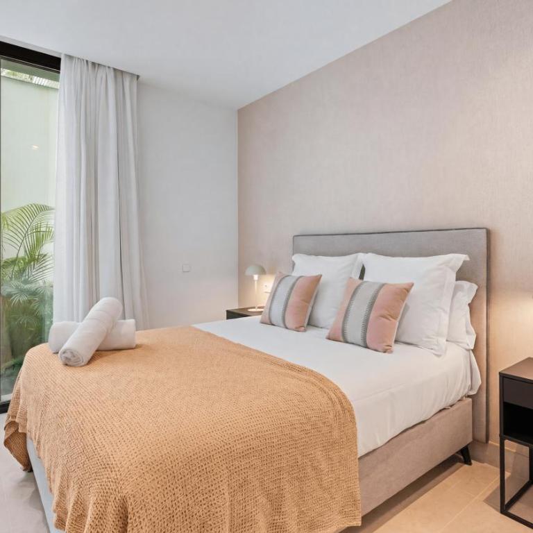 VACATION MARBELLA I Villa The Address, Brand-New Villa, Private Turquoise Pool, 6BDR, Prime Golf Valley Location, Minutes from Puerto Banus, Luxury Interiors, Private GYM, Lounge Bar - Villa Deluxe - 43