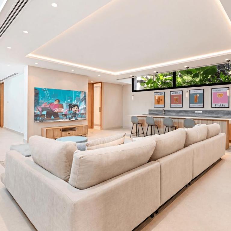 VACATION MARBELLA I Villa The Address, Brand-New Villa, Private Turquoise Pool, 6BDR, Prime Golf Valley Location, Minutes from Puerto Banus, Luxury Interiors, Private GYM, Lounge Bar - Villa Deluxe - 4