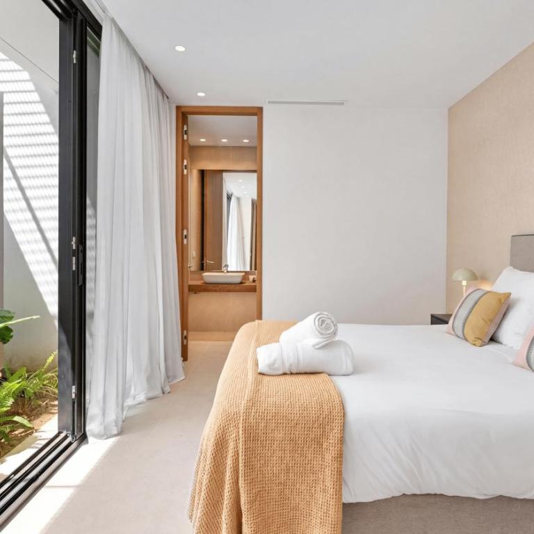VACATION MARBELLA I Villa The Address, Brand-New Villa, Private Turquoise Pool, 6BDR, Prime Golf Valley Location, Minutes from Puerto Banus, Luxury Interiors, Private GYM, Lounge Bar - Villa Deluxe - 41