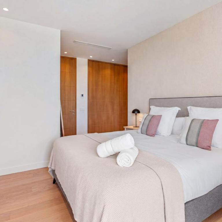 VACATION MARBELLA I Villa The Address, Brand-New Villa, Private Turquoise Pool, 6BDR, Prime Golf Valley Location, Minutes from Puerto Banus, Luxury Interiors, Private GYM, Lounge Bar - Villa Deluxe - 12
