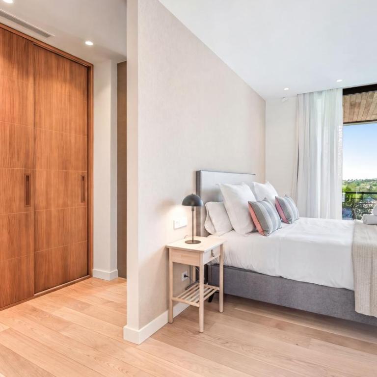 VACATION MARBELLA I Villa The Address, Brand-New Villa, Private Turquoise Pool, 6BDR, Prime Golf Valley Location, Minutes from Puerto Banus, Luxury Interiors, Private GYM, Lounge Bar - Villa Deluxe - 13