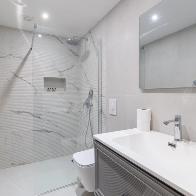 Porto Bruno Luxury Apartments Ulcinj - Deluxe Double Room with Sea View - 4