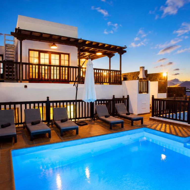 Villa Vista Reina - Luxury 6 Bedroom - Heated Pool- Views - Pool Table - Vista Lobos - Playa Blanca - Villa - 1