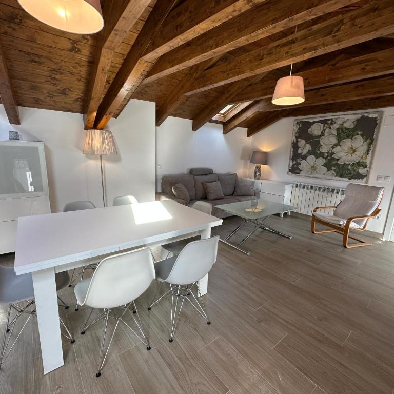 Villmor - SH06 - Atico en Sahún - Three-Bedroom Apartment - 10