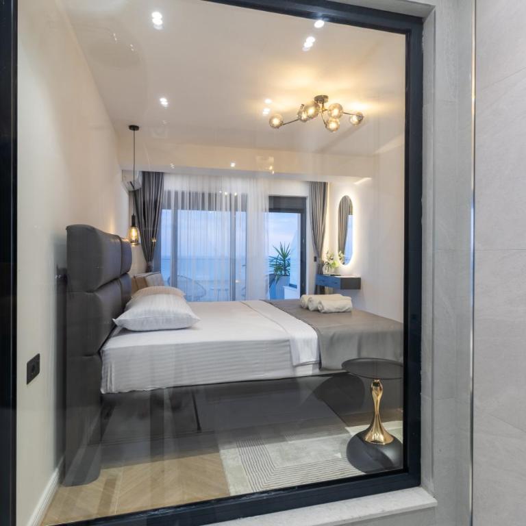 Porto Bruno Luxury Apartments Ulcinj - Deluxe Double Room with Balcony and Sea View - 1