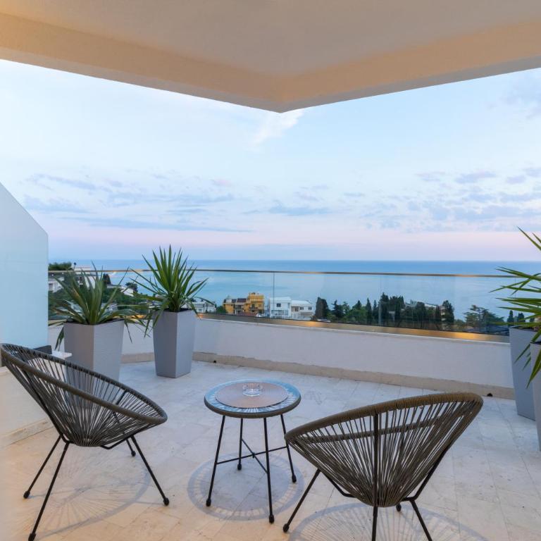 Porto Bruno Luxury Apartments Ulcinj - Deluxe Double Room with Balcony and Sea View - 2