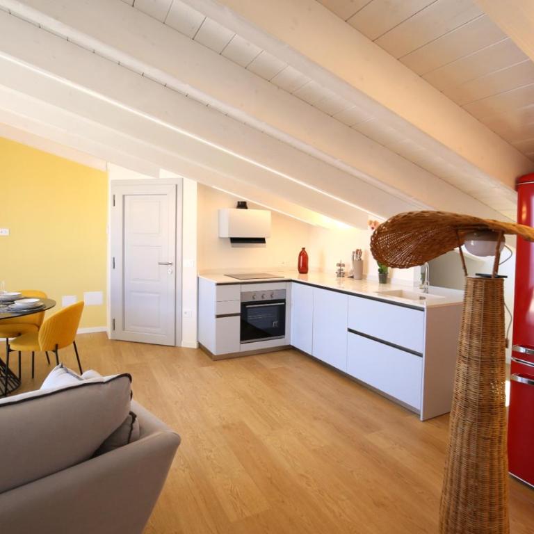 Suite HollidayHouse - vista mare - Suite con Vasca Idromassaggio - 12