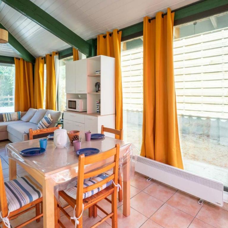 Maison avec petit jardin et piscine partagée - Maison de Vacances - 3