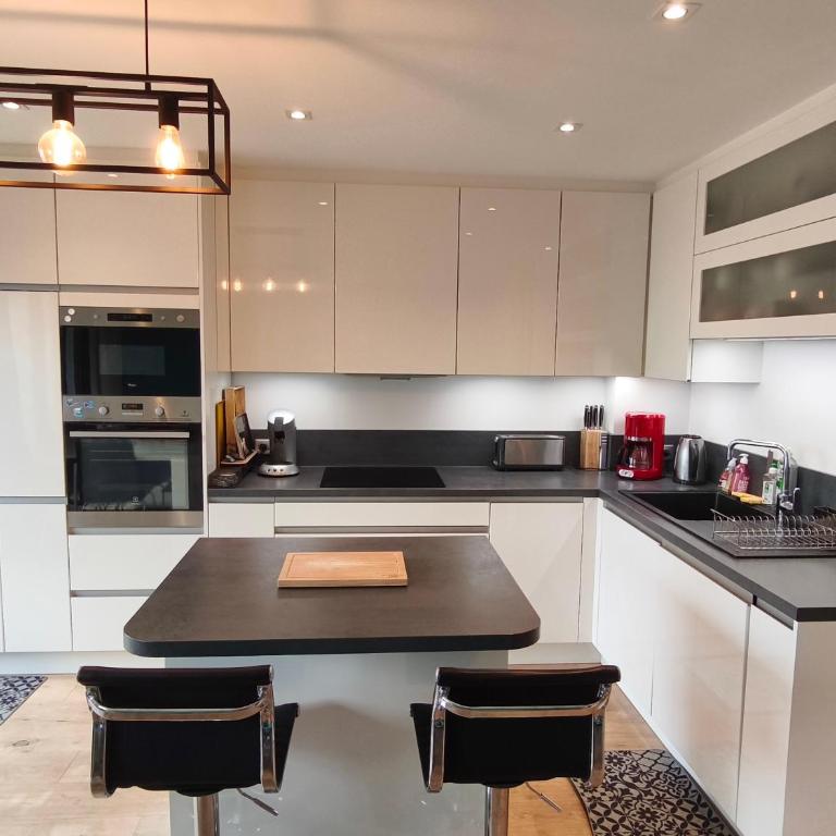 LE PLEIN SUD - ZEN - CENTRE VILLE - GARE - parking - Wifi - Appartamento con 2 Camere da Letto - 32