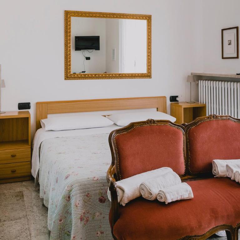 CASA GINEV Room & Apartments - Double Room with Balcony - 5