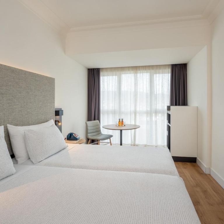 INNSiDE by Meliá San Sebastián Orly - Innside Communicated Rooms (2 Adults + 2 Children) - 3
