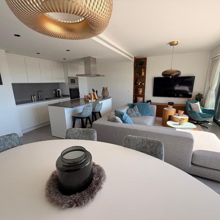 Modern Sea View 3 Bedroom Apartment - Apartamento de 3 dormitorios - 8