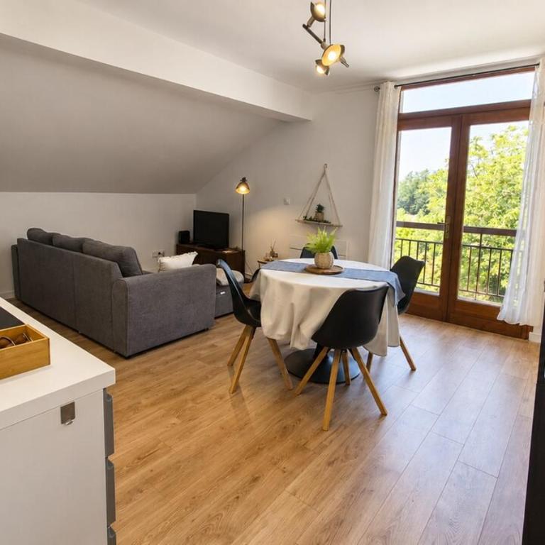 Large cozy lodge 2 bedrooms 2 bathrooms Terrace - Two-Bedroom House - 1