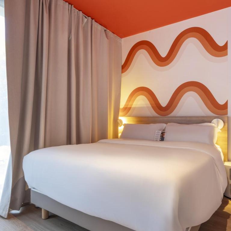 Kyriad - Royan Plage - Standard Room - 1 Queen Bed - Sea Side View - 1